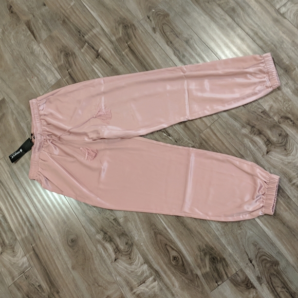 ❄️ 3/$25 ✨HOST PICK✨🆕Pretty Pink Satin Joggers - New with Tags! - Picture 8 of 13